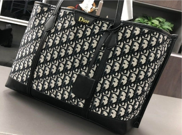 Dior Womens hang bag