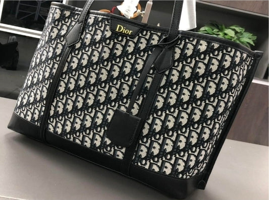 Dior Womens hang bag